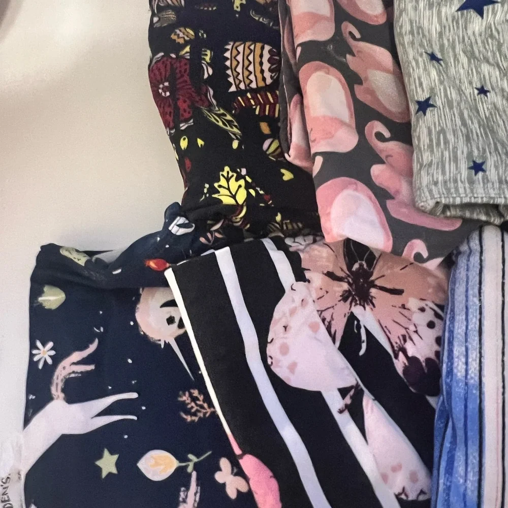 Colorful Patterned Leggings Collection - Picture 4 of 4